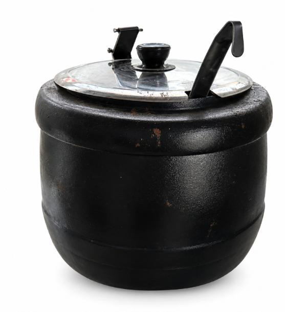 Black Heavy-Duty Pressure Cooker